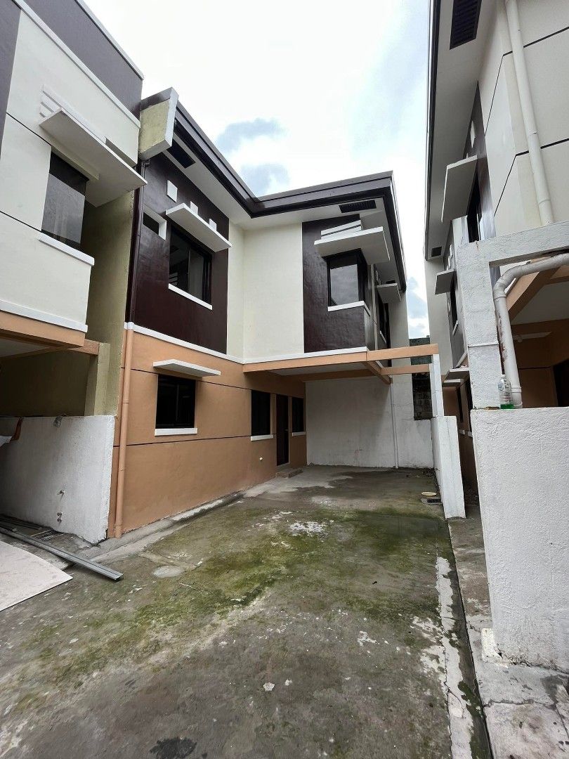 Ready for occupancy 36,677 (Category: House & Lot) located in Caloocan City. Submitted by brokermbnolasco (Listing ID 1236934773, Image 2). Description: RENT-TO-OWN 🏠 A brand new RFO 2-Storey Single Attached Corner End Unit SA-2, located at mapayapa village 3 bedrooms 2 Toilet & Bath 1 Car Garage Lot area: 58m² Floor area: 77m² Outdoor Area: 25m² Selling Price: P4,900,000.00* *miscellaneous fees not included.