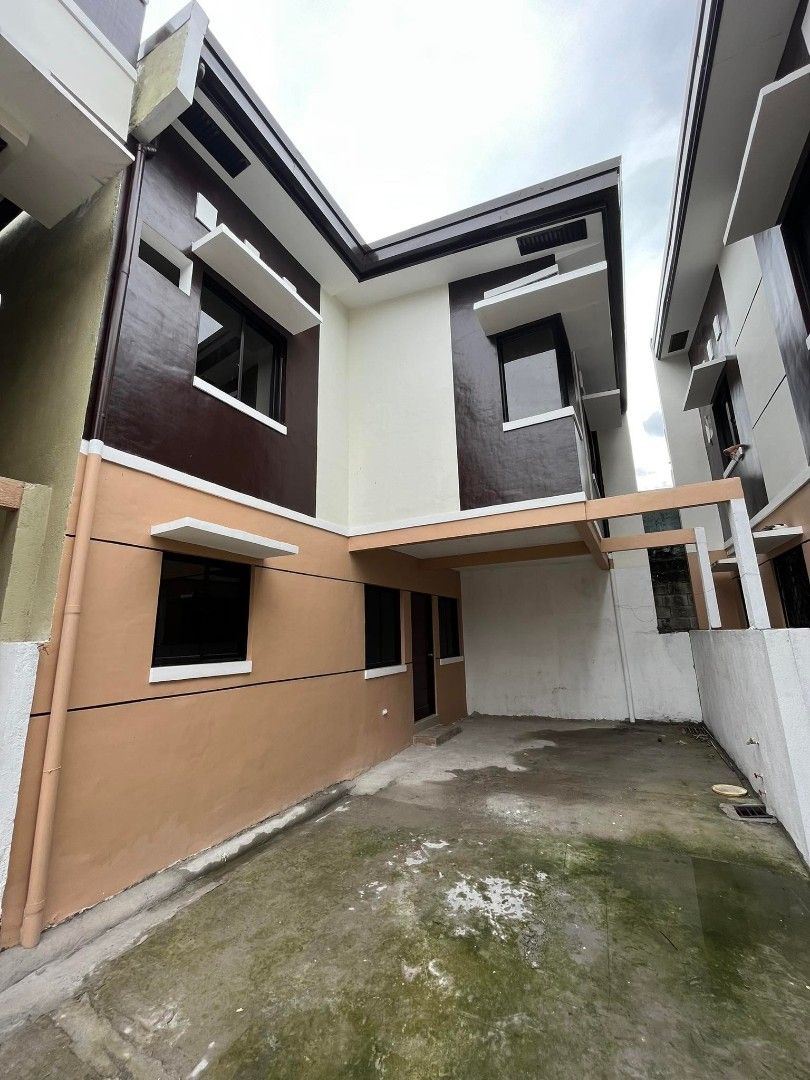 Ready for occupancy 36,677 (Category: House & Lot) located in Caloocan City. Submitted by brokermbnolasco (Listing ID 1236934773, Image 1). Description: RENT-TO-OWN 🏠 A brand new RFO 2-Storey Single Attached Corner End Unit SA-2, located at mapayapa village 3 bedrooms 2 Toilet & Bath 1 Car Garage Lot area: 58m² Floor area: 77m² Outdoor Area: 25m² Selling Price: P4,900,000.00* *miscellaneous fees not included.
