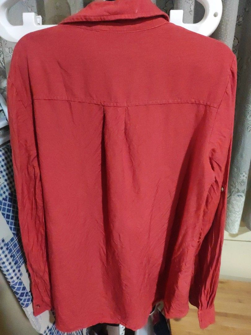 Forever 21- Red Orange long sleeve blouse (Category: Longsleeves) located in San Juan City. Submitted by _rian (Listing ID 1236941964, Image 2). Description: Used a few times. Most of the time stored in cabinet. Medium size Has a long and slim fit..