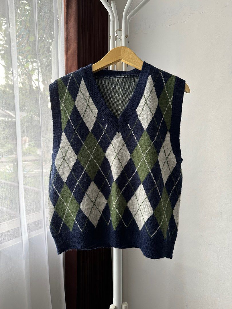 Rompi rajut, Fesyen Wanita, Pakaian Wanita, Atasan di Carousell