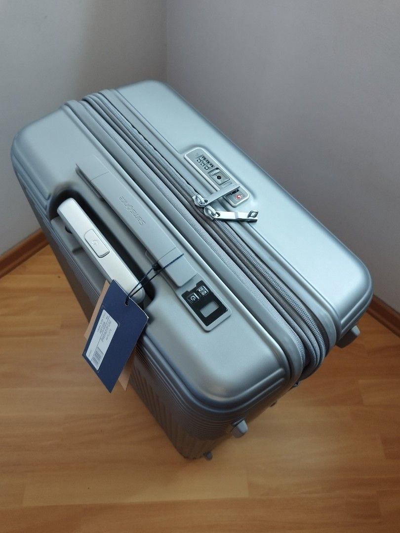 Samsonite 69cm luggage with weighing scale, Hobbies & Toys, Travel