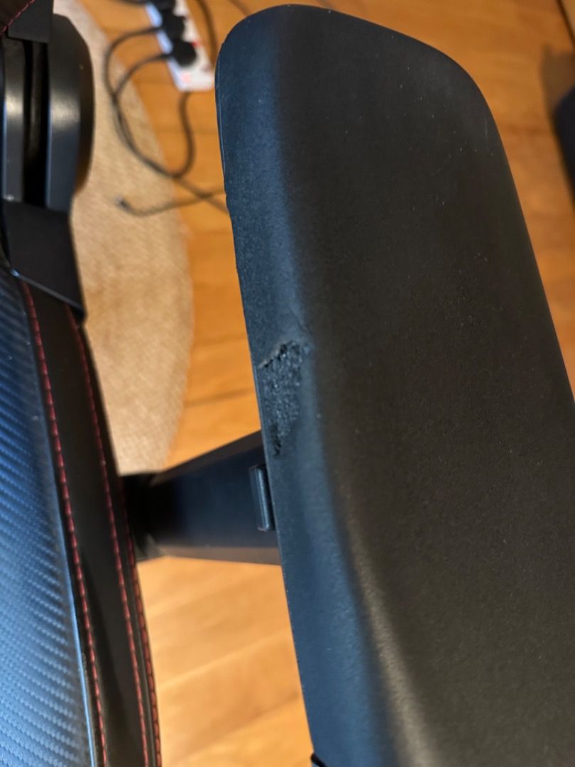 SecretLab TITAN EVO with Memory Foam Head Pillow, Furniture