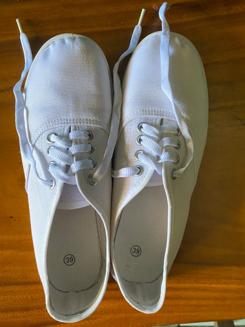 Sepatu polos putih, Fesyen Wanita, Sepatu di Carousell