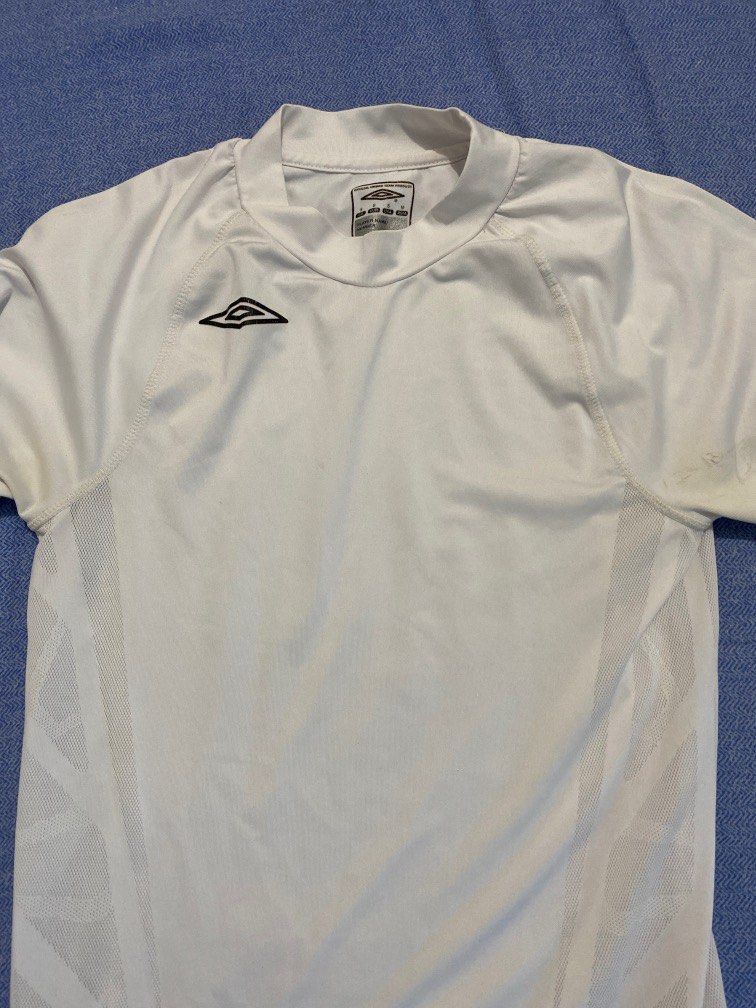 Umbro Long sleeve (Category: Activewear) located in Paranaque City. Submitted by firestartstoburn (Listing ID 1236876453, Image 1). Description: No issues.