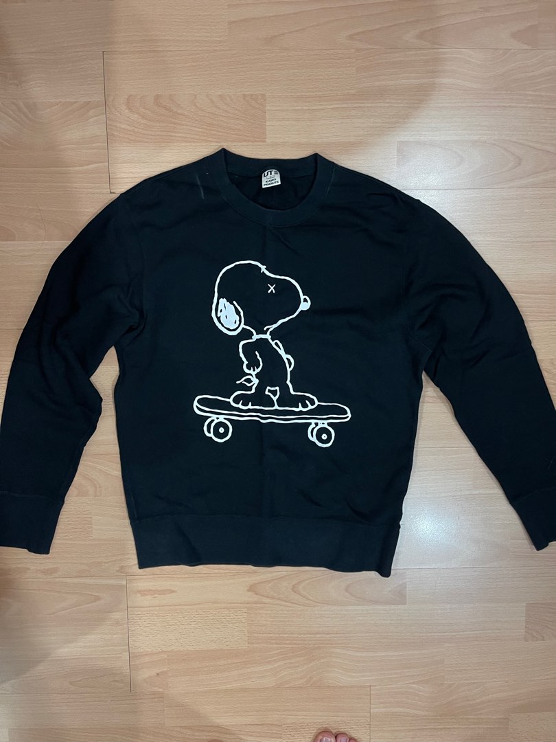 Uniqlo kaws discount sweatshirt black