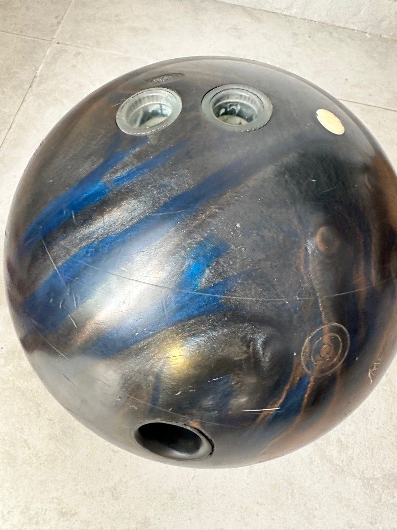 Used 14lbs bowling ball, Sports Equipment, Sports & Games, Billiards