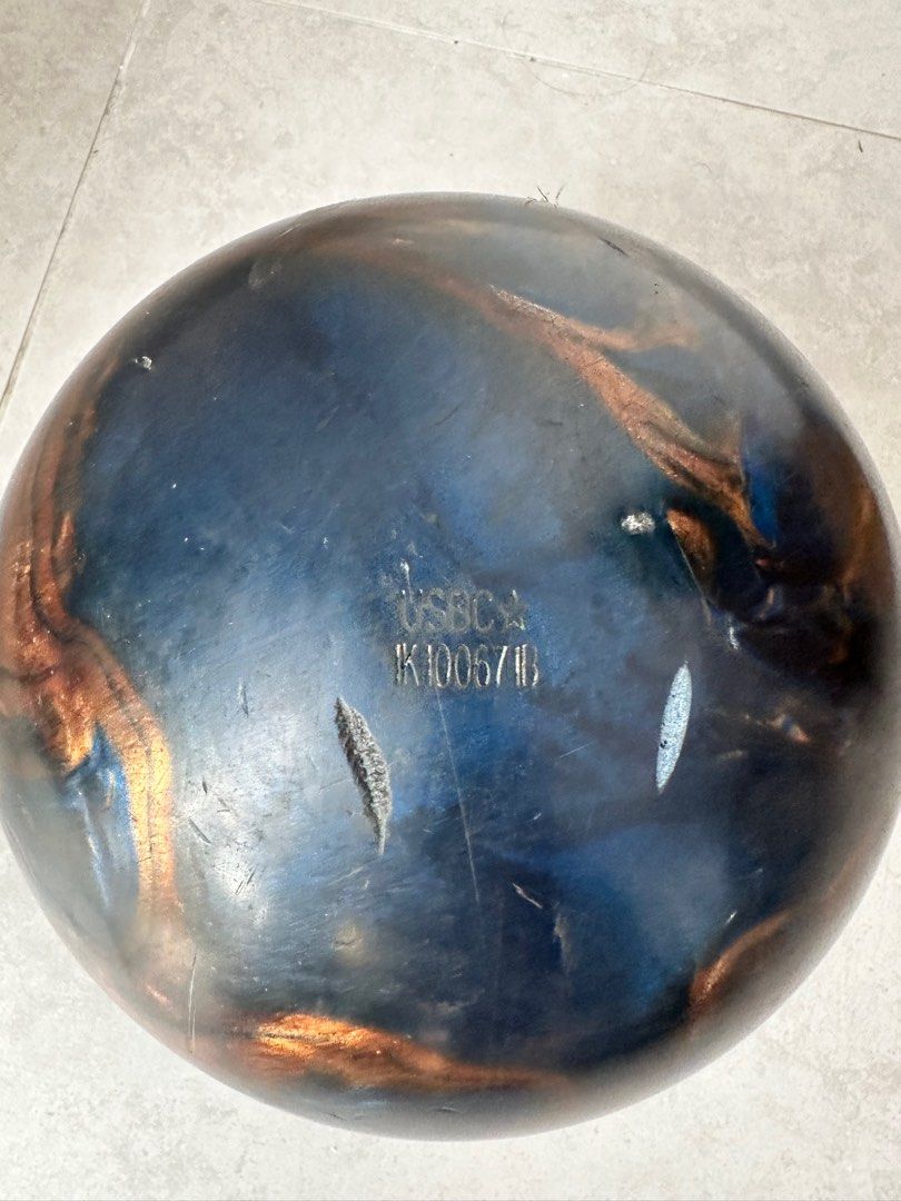 Used 14lbs bowling ball, Sports Equipment, Sports & Games, Billiards