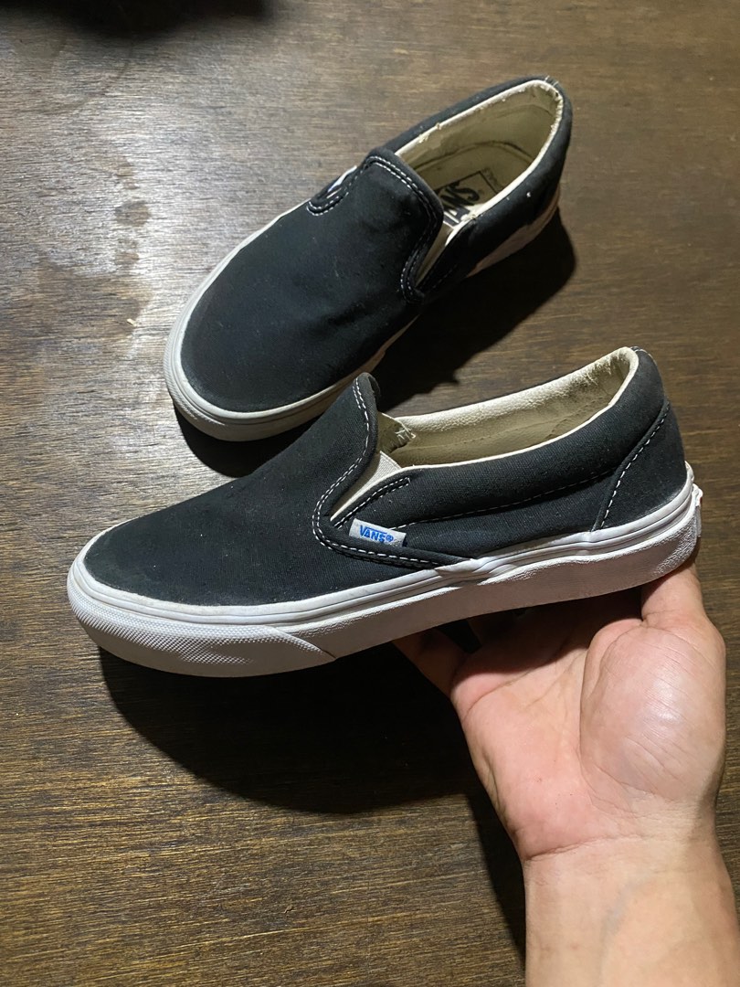 Vans slip on Fesyen Pria Sepatu Sneakers di Carousell