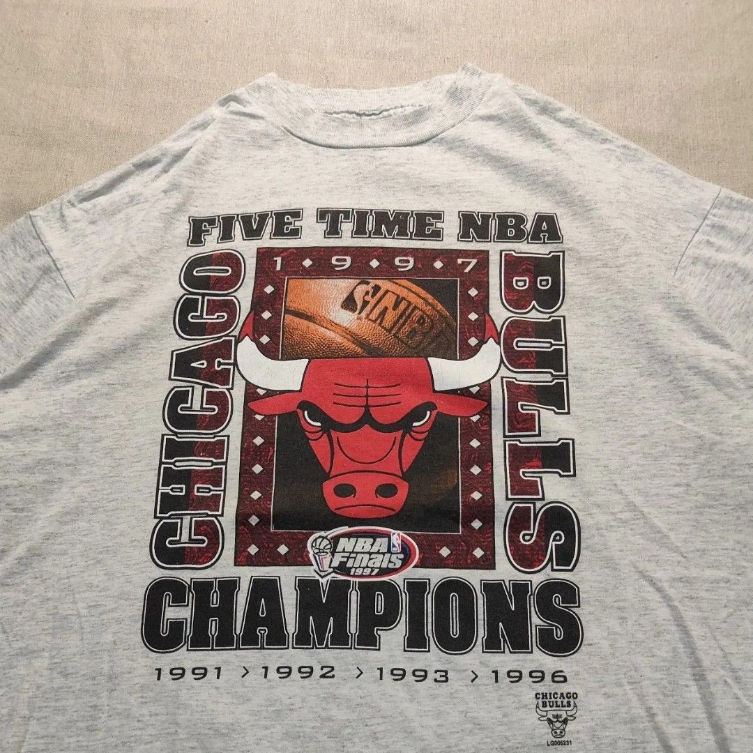 Vintage 80s Single Stitch NBA Graphic Tee Shirt CHICAGO BULLS michael  jordan 90s