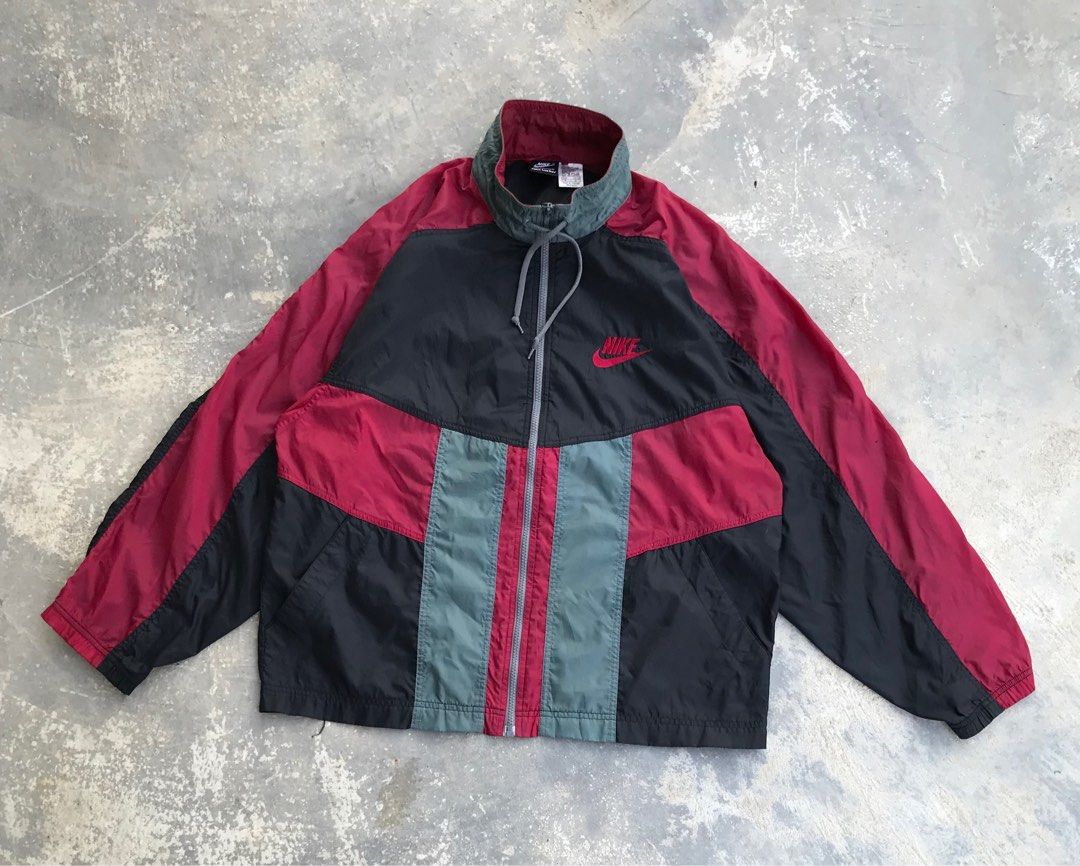 Nike windbreaker on sale foot locker