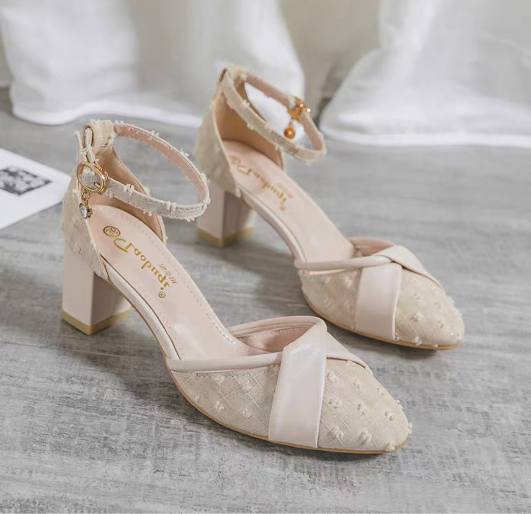 Tan heels for wedding top