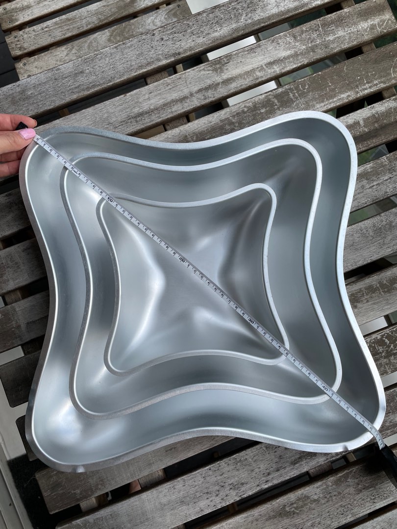 Wilton Pillow cake pan set Furniture Home Living Kitchenware