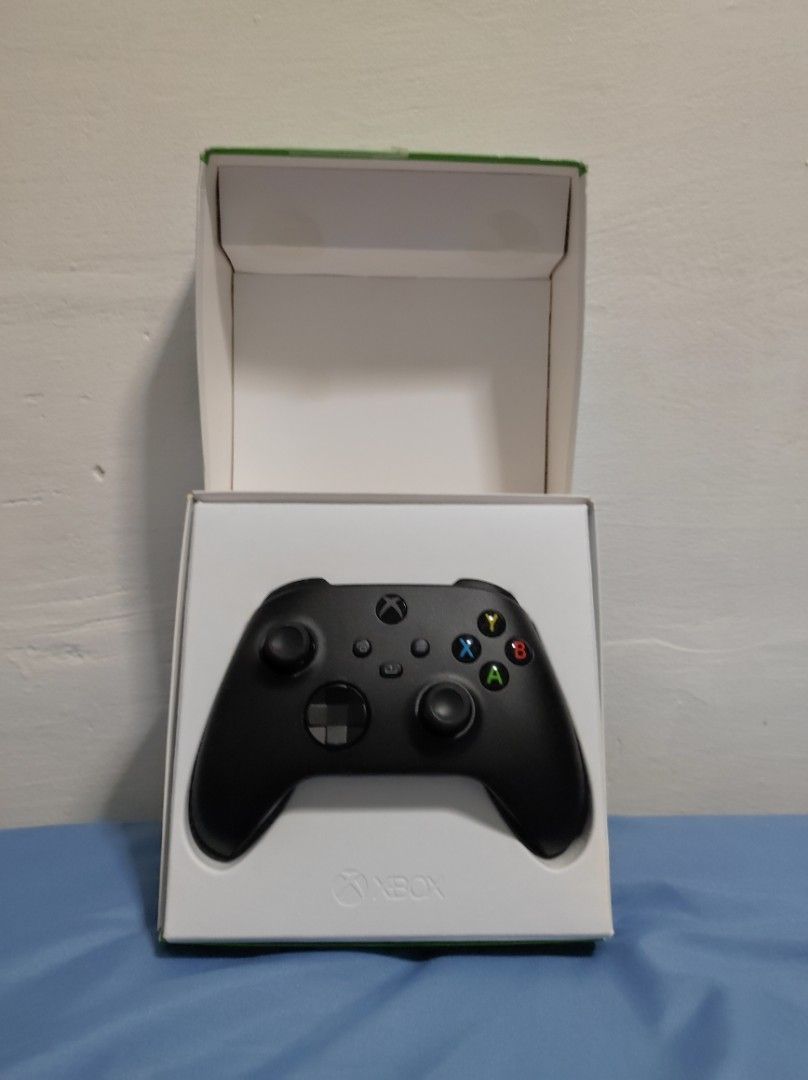 Xbox Wireless Controller with USBC Cable, Video Gaming, Gaming Accessories, Controllers on