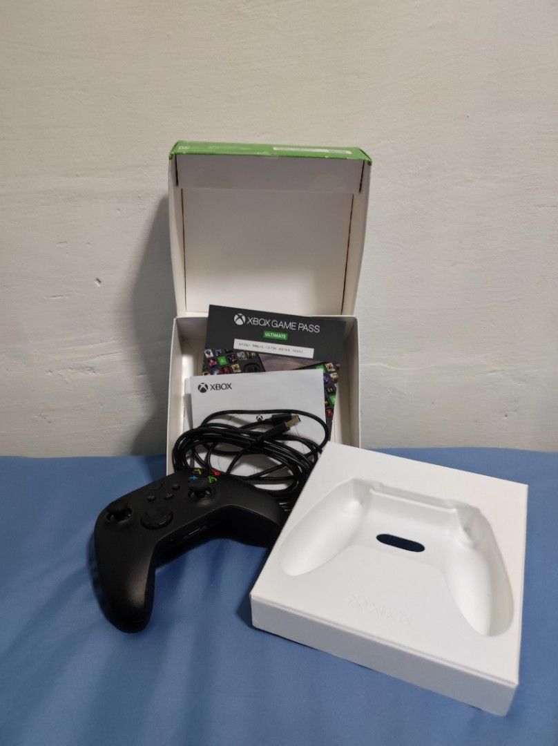 Xbox Wireless Controller with USBC Cable, Video Gaming, Gaming Accessories, Controllers on