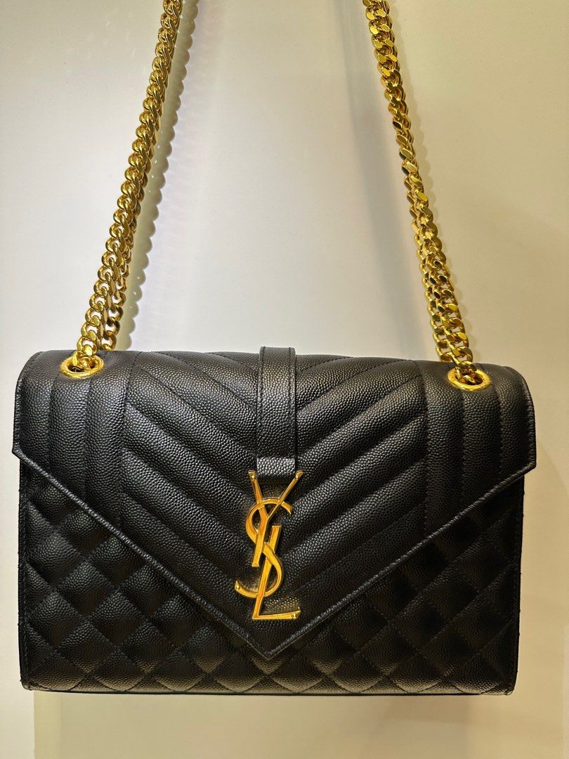 Medium envelope bag in grain de poudre embossed leather on sale