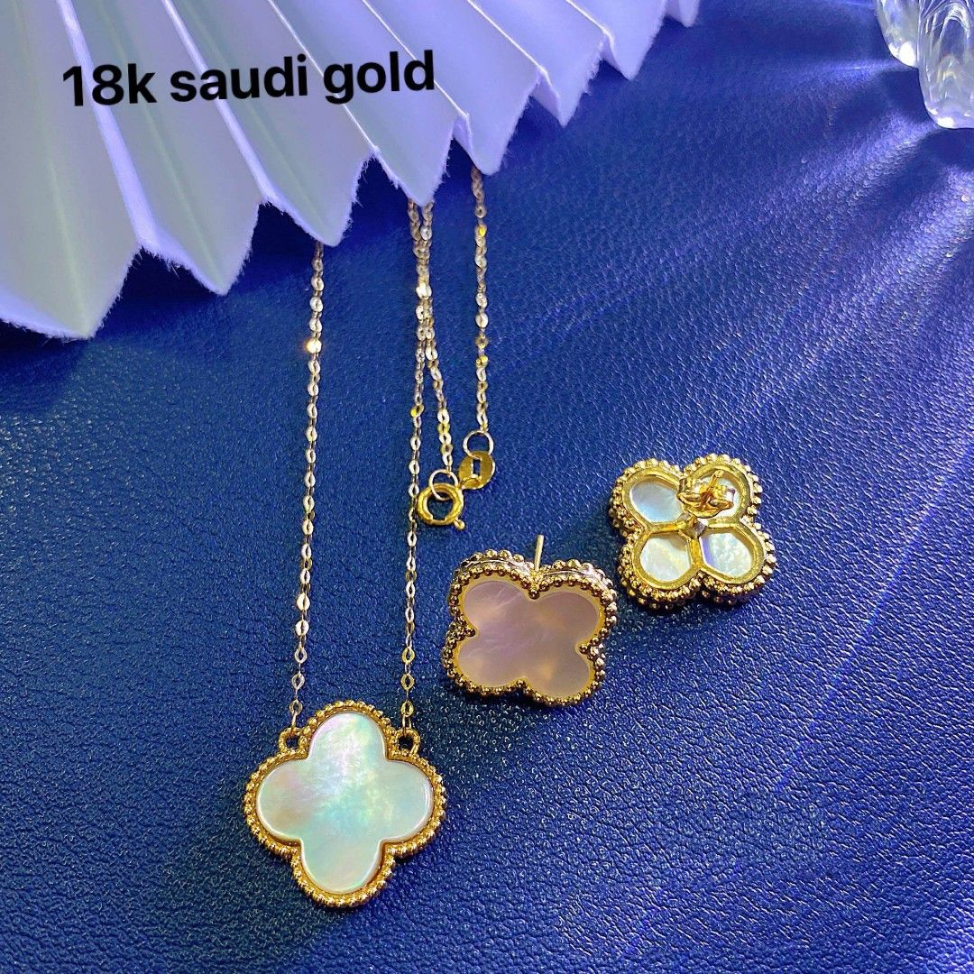 18k CLOVER NECKLACE, Women's Fashion, Jewelry & Organizers, Necklaces on  Carousell