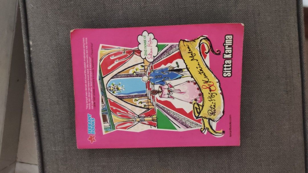 2 Buku Putri Hujan dan Ksatria Malam & Titanium Sitta Karina, Buku