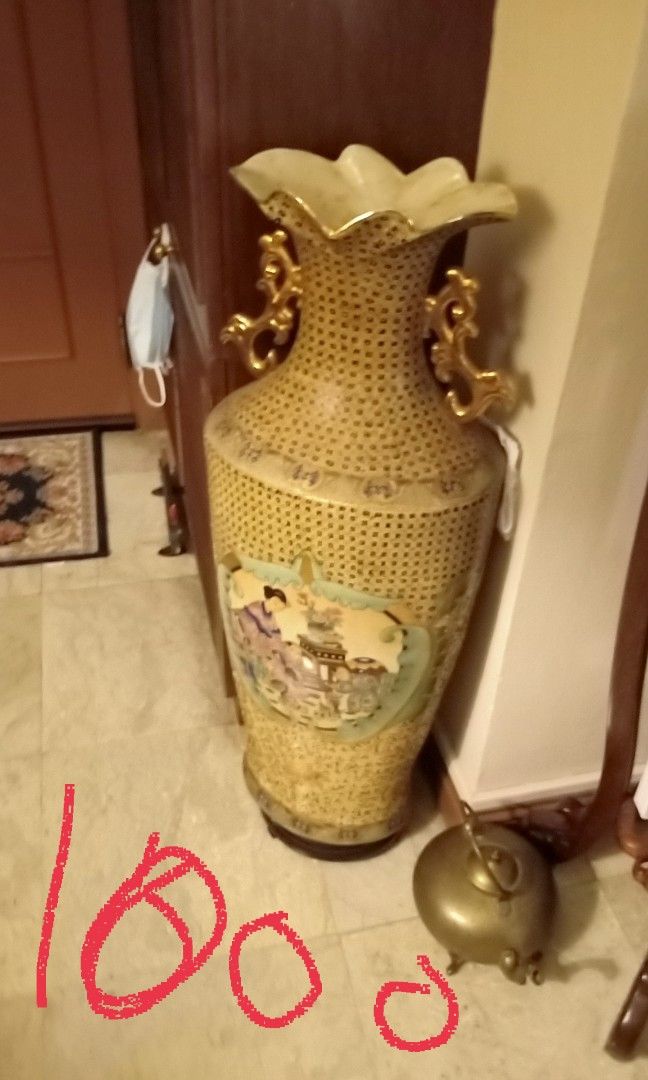 4 feet vases, Hobbies & Toys, Collectibles & Memorabilia, Vintage