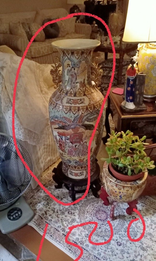 4 feet vases, Hobbies & Toys, Collectibles & Memorabilia, Vintage