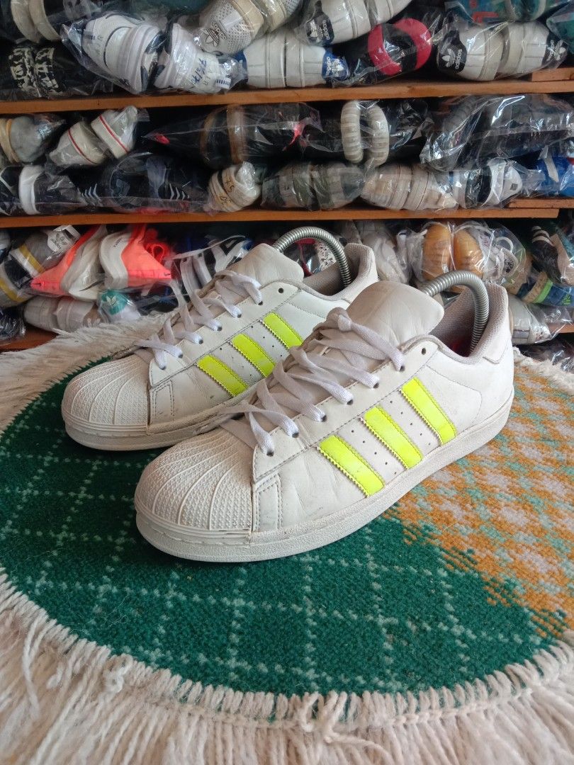 7.5 uk adidas superstar stripe kuning 26 cm Men s Fashion Footwear Sneakers on Carousell