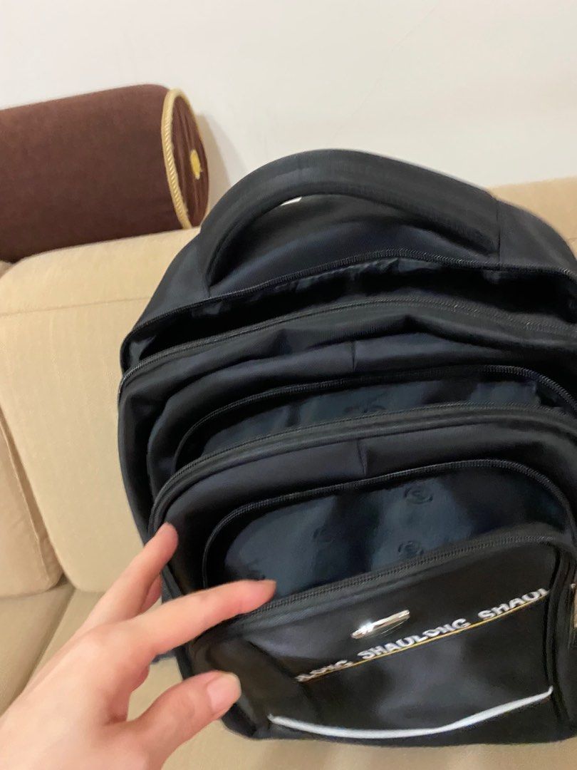 由 wang7681 (刊登 ID 1237013255，圖片 3) 提交，位於 台中市 (Taichung) 的 後背包 (類別：背包)，說明：高約45公分，長約33公分，寬約15公分，拉鍊滑順，便宜賣，售出不退。