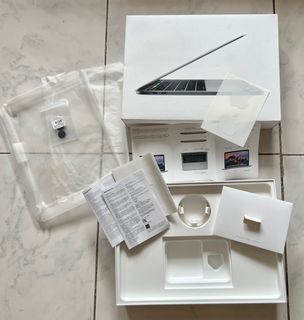 Box of Apple Macbook Pro 13 inches laptop Box