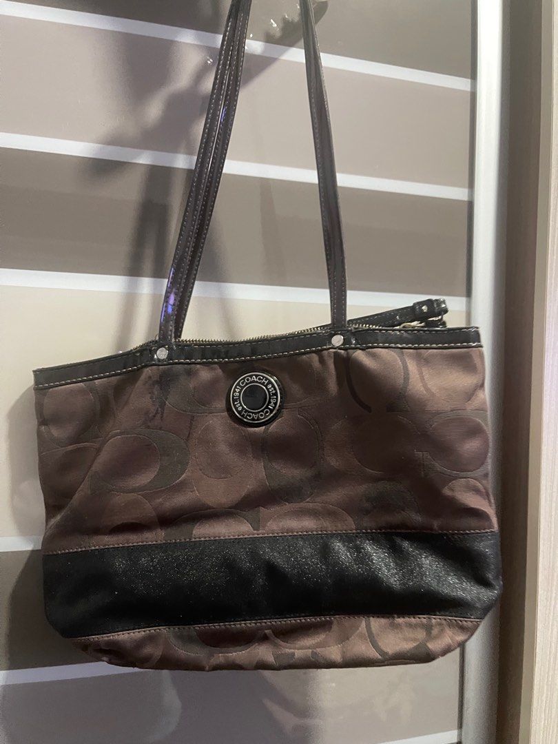 💯Authentic Coach Shoulder Bag (Project Bag) (Category: Luxury Bags & Wallets) located in Cavite. Submitted by mcbfave (Listing ID 1237048023, Image 1). Description: with flaws shown on pics (need to repair button handle) sf c/o buyer size: 13"W x 9"H x4"Base.