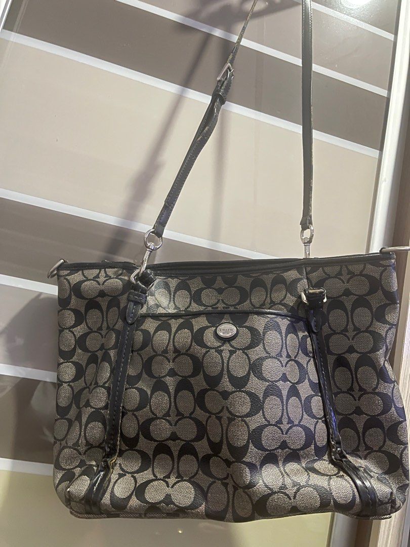 💯Authentic Coach Tote Bag (Category: Luxury Bags & Wallets) located in Cavite. Submitted by mcbfave (Listing ID 1237053296, Image 1). Description: sf c/o buyer need to replace shoulder strap size: 16"W x 11"H x 4"Base.