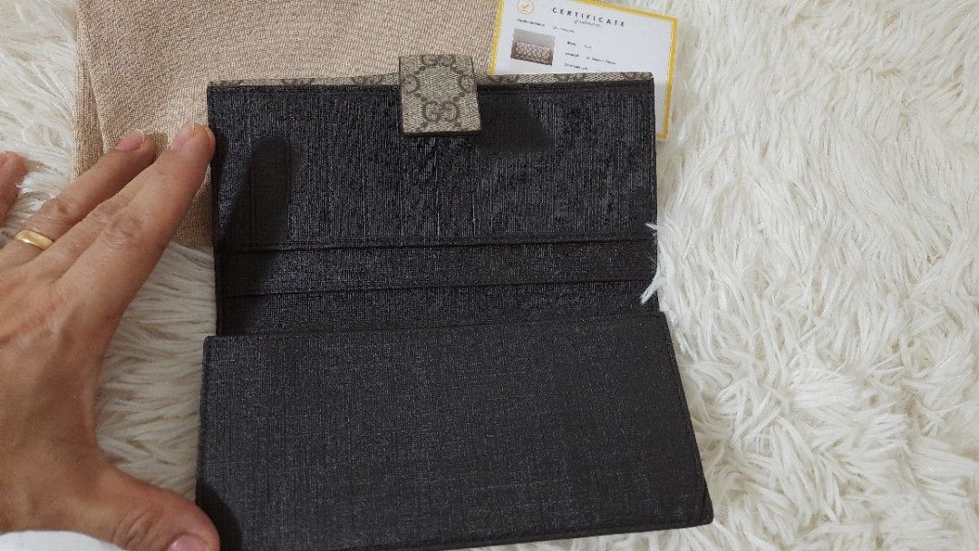 💯Authentic GUCCI GG Supreme Marmont Long wallet brown (Category: Luxury Bags & Wallets) located in Santa Rosa. Submitted by Zophahollic (Listing ID 1237109126, Image 3). Description: ✅️ In Excellent condition‼️ ✅️ with entrupy certificate, dustbag ✅️ Coded.