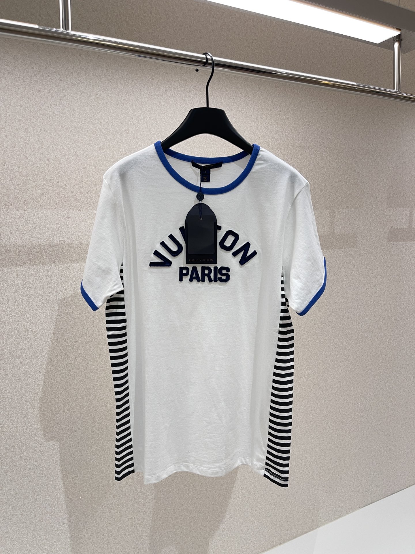 Louis Vuitton Signature 3D Pocket Monogram T-Shirt Dark Blue. Size M0