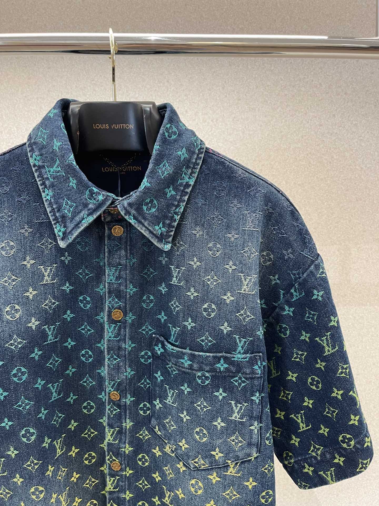 Authentic LOUIS VUITTON Jacket #241-003-175-6810