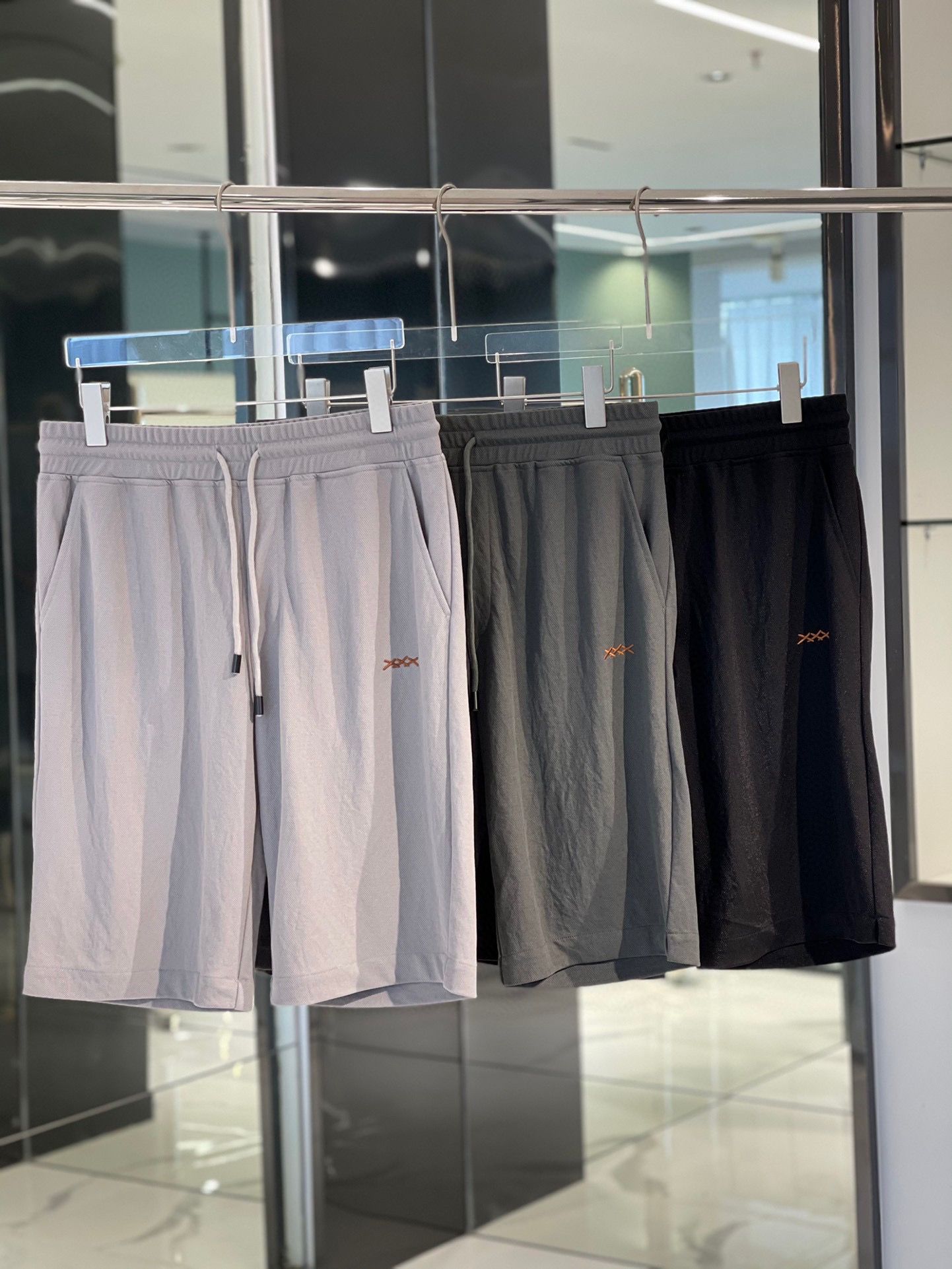 Authentic Zenia Tencel Linen Men's Pants (Category: Shorts) located in Singapore. Submitted by luxcloset.shop (Listing ID 1237089330, Image 3). Description: Brand new and authentic Mail included Deal via courier delivery Size chartBrand new and authentic Mail included Deal via courier delivery Size chart.