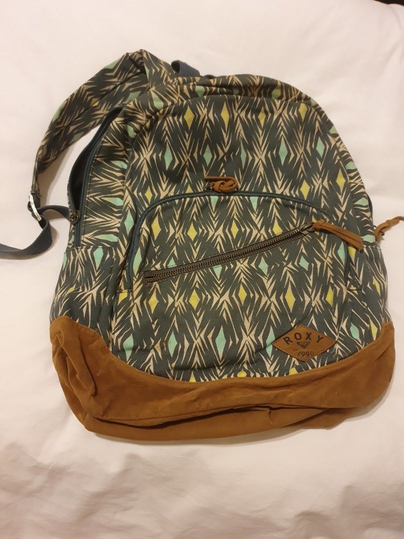 Backpack Roxy (Category: Backpacks) located in Singapore. Submitted by alex.aaa (Listing ID 1237080388, Image 1). Description: .