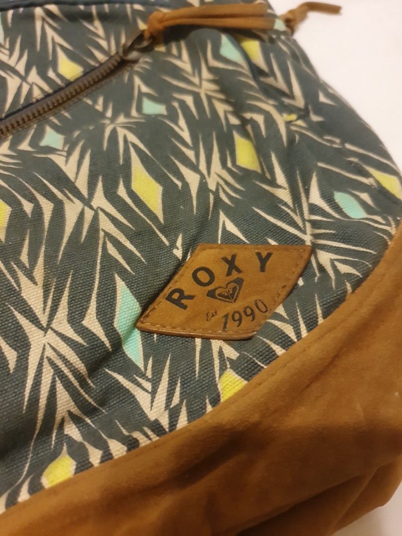 Backpack Roxy (Category: Backpacks) located in Singapore. Submitted by alex.aaa (Listing ID 1237080388, Image 2). Description: .