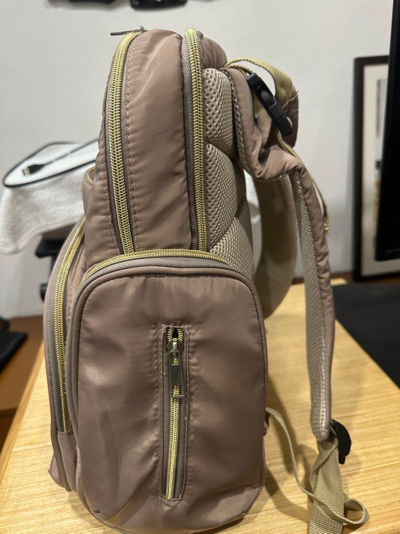 Bebe chic baby backpack (preloved) (Category: Backpacks) located in Pasig City. Submitted by ShopG (Listing ID 1237121444, Image 3). Description: .