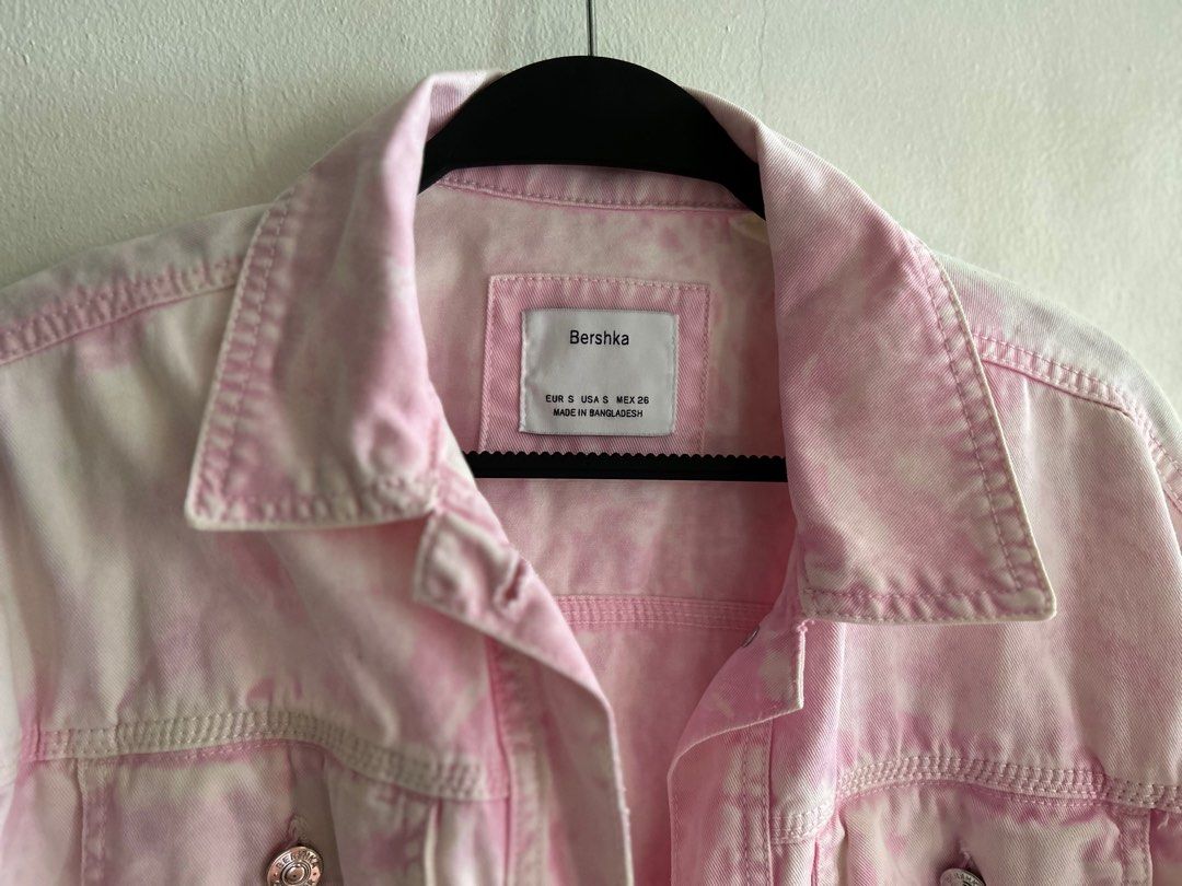 BERSHKA TIE DYE PINK CROPPED JACKET (Category: Coats, Jackets and Outerwear) located in Pasay City. Submitted by fiore.ph (Listing ID 1236996612, Image 2). Description: .
