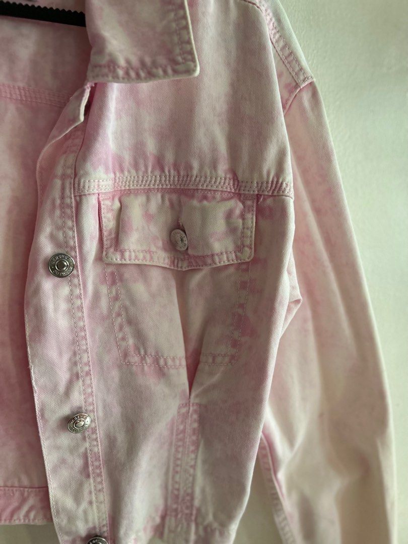 BERSHKA TIE DYE PINK CROPPED JACKET (Category: Coats, Jackets and Outerwear) located in Pasay City. Submitted by fiore.ph (Listing ID 1236996612, Image 3). Description: .
