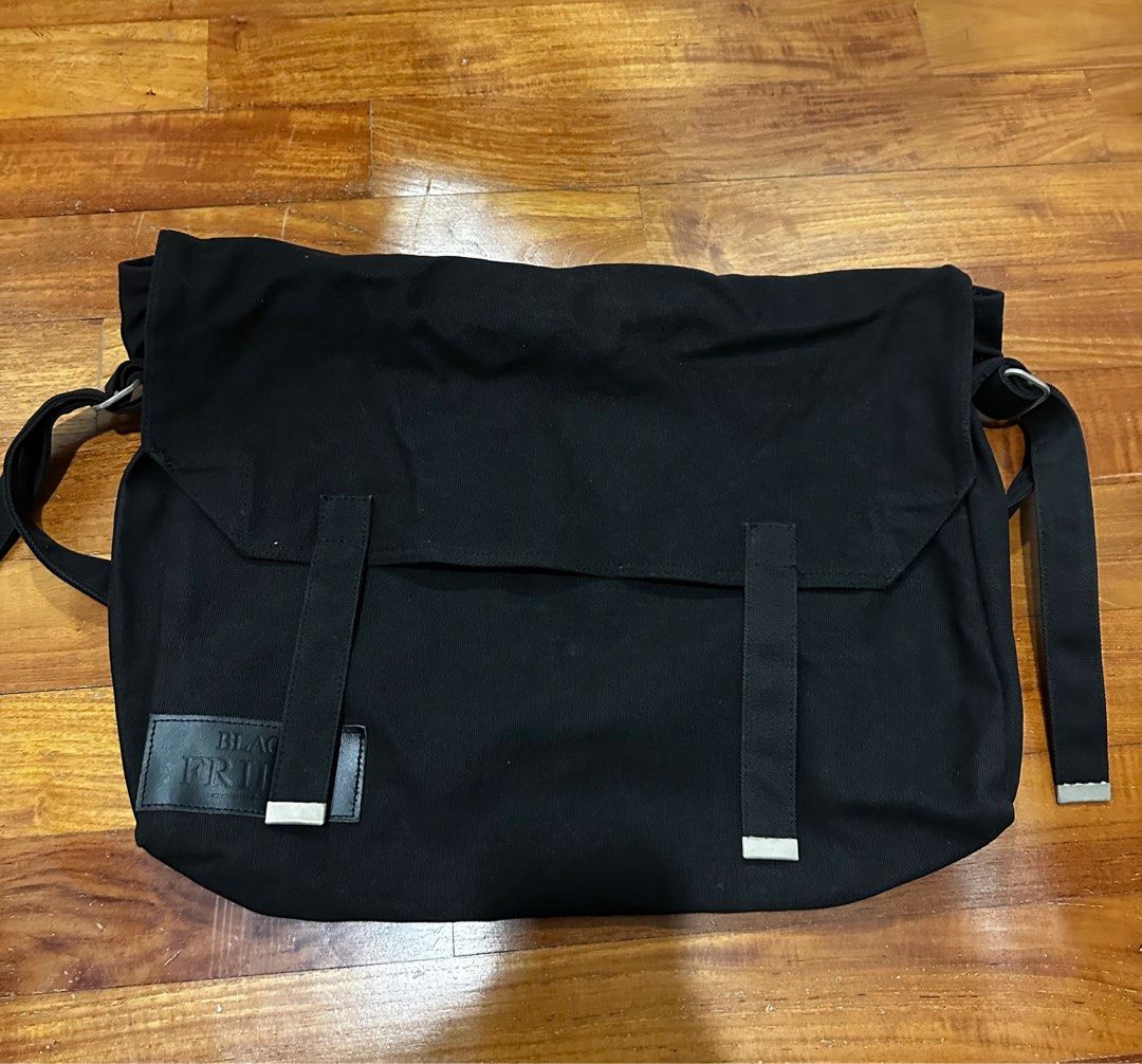 Black friday top messenger bag