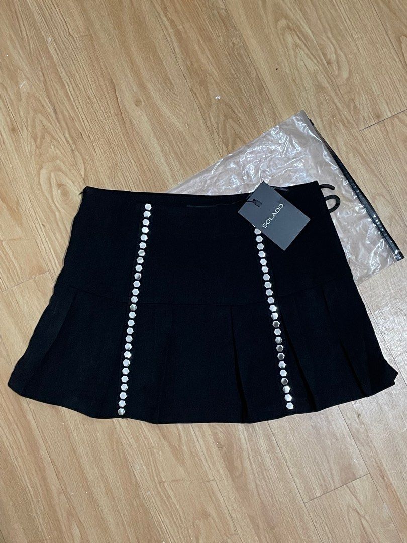Black Skirt (Category: Skirts) located in Manila. Submitted by _maema (Listing ID 1237059696, Image 1). Description: .
