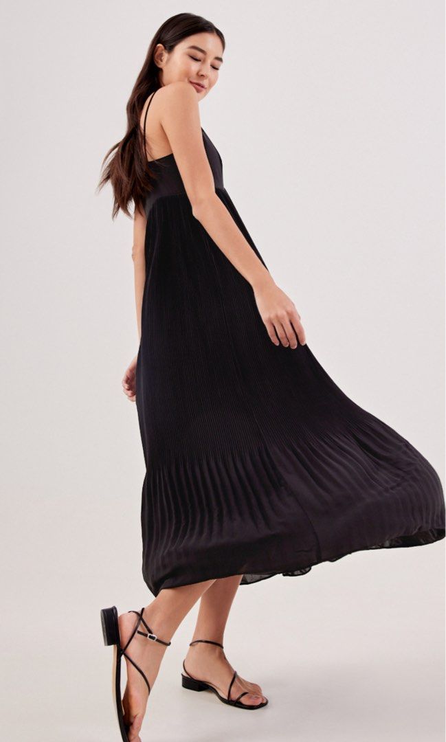 BNWT LB Adelyn Padded Plunge Maxi Dress Women s Fashion Dresses