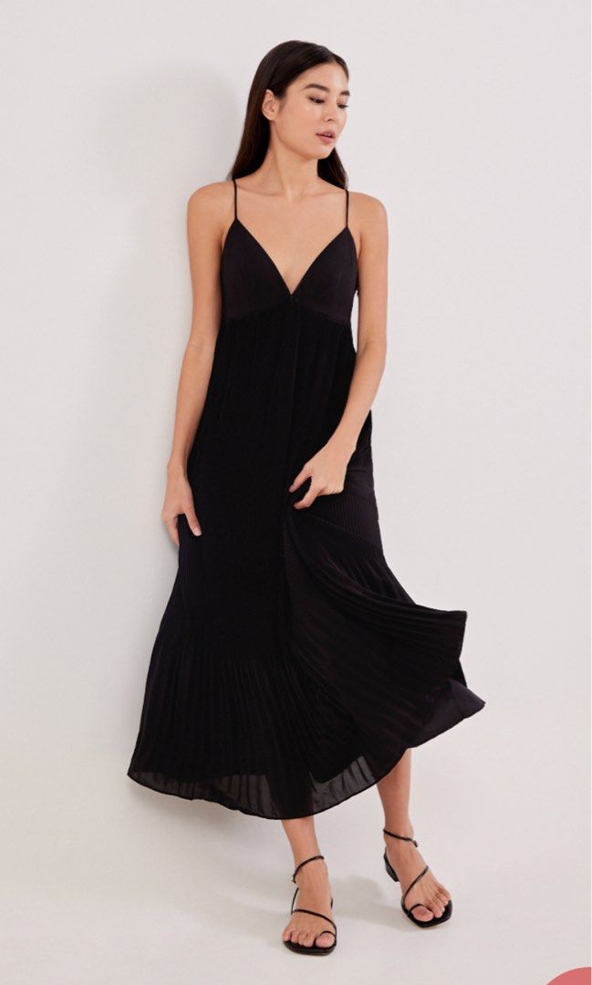 BNWT LB Adelyn Padded Plunge Maxi Dress Women s Fashion Dresses