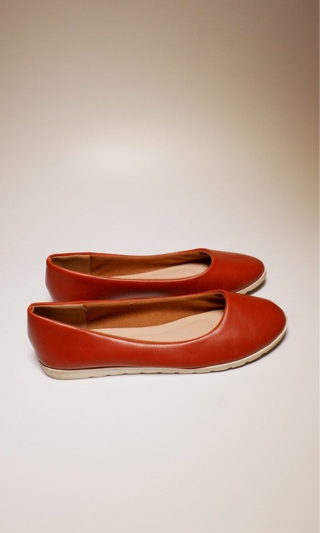 Bonfit Soft Tan Leather 5122319 (Category: Flats & Sandals) located in Las Pinas. Submitted by taureandeclutter (Listing ID 1237098773, Image 3). Description: Very Comfy.