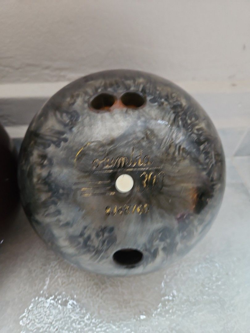 Bowling balls for sale, Sports Equipment, Sports & Games, Billiards