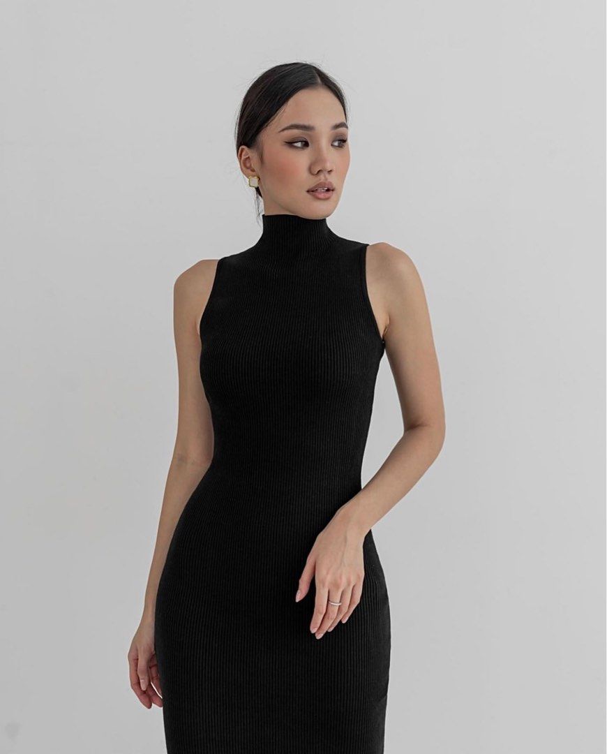 Ribbed knit dress with opening