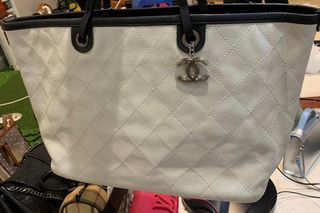 CHANEL 19 TOTE SHOPPING BAG, Luxury, Bags & Wallets on Carousell