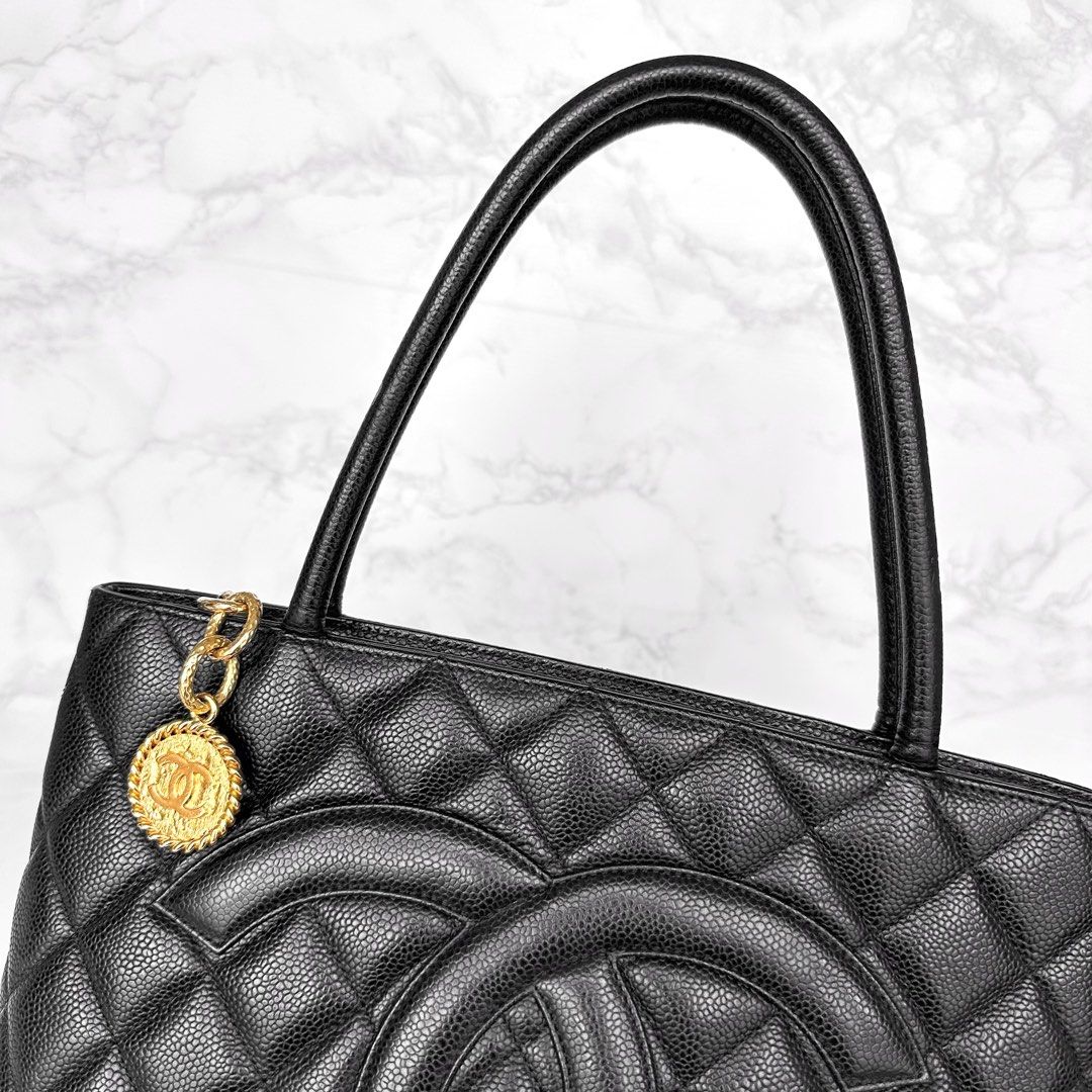 chanel caviar quilted medallion tote black