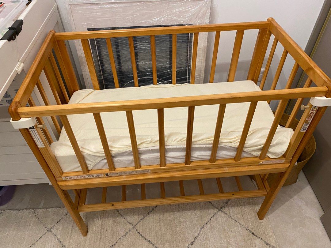 Co sleeping cot, Babies & Kids, Baby Nursery & Kids Furniture, Cots