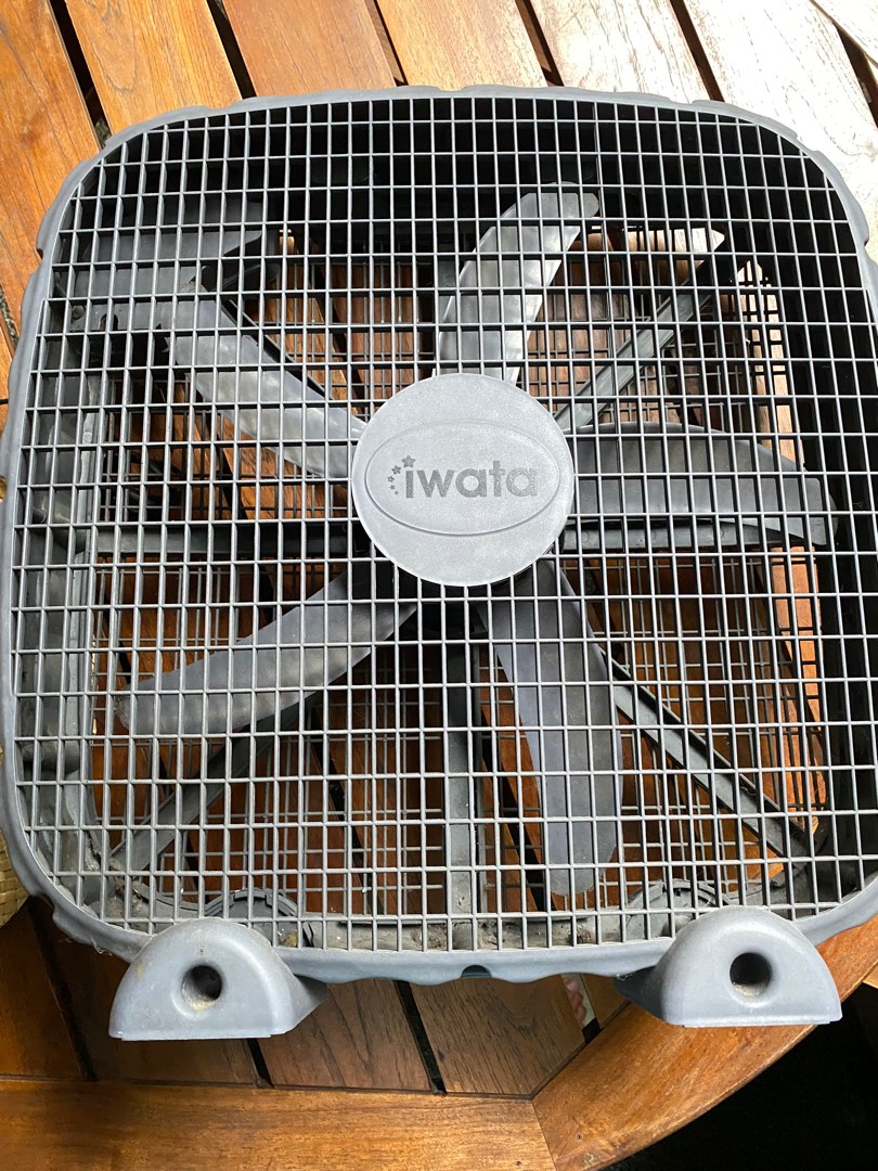 Defective Iwata box fan on Carousell