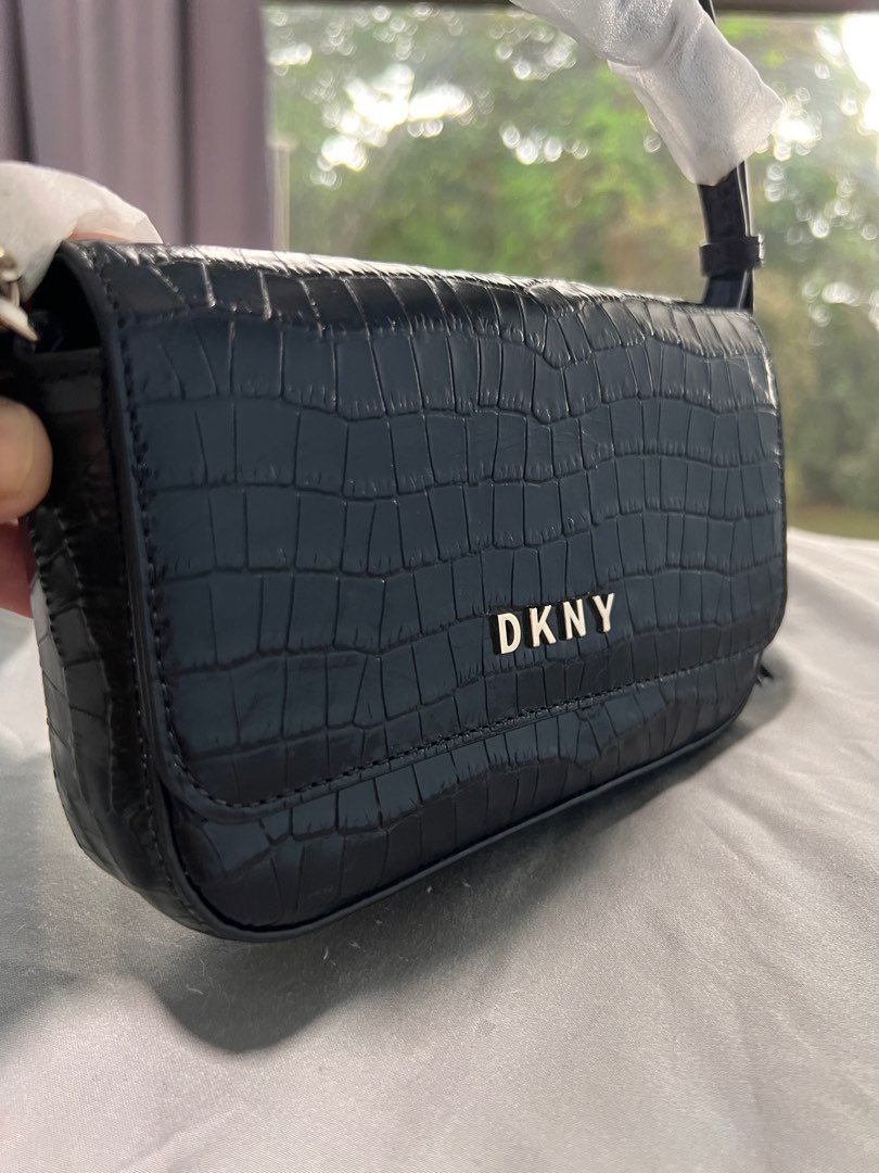 DKNY Leather Crossbody Bag Wallet Women s Fashion Bags