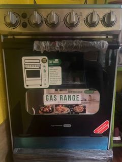Gas range with oven